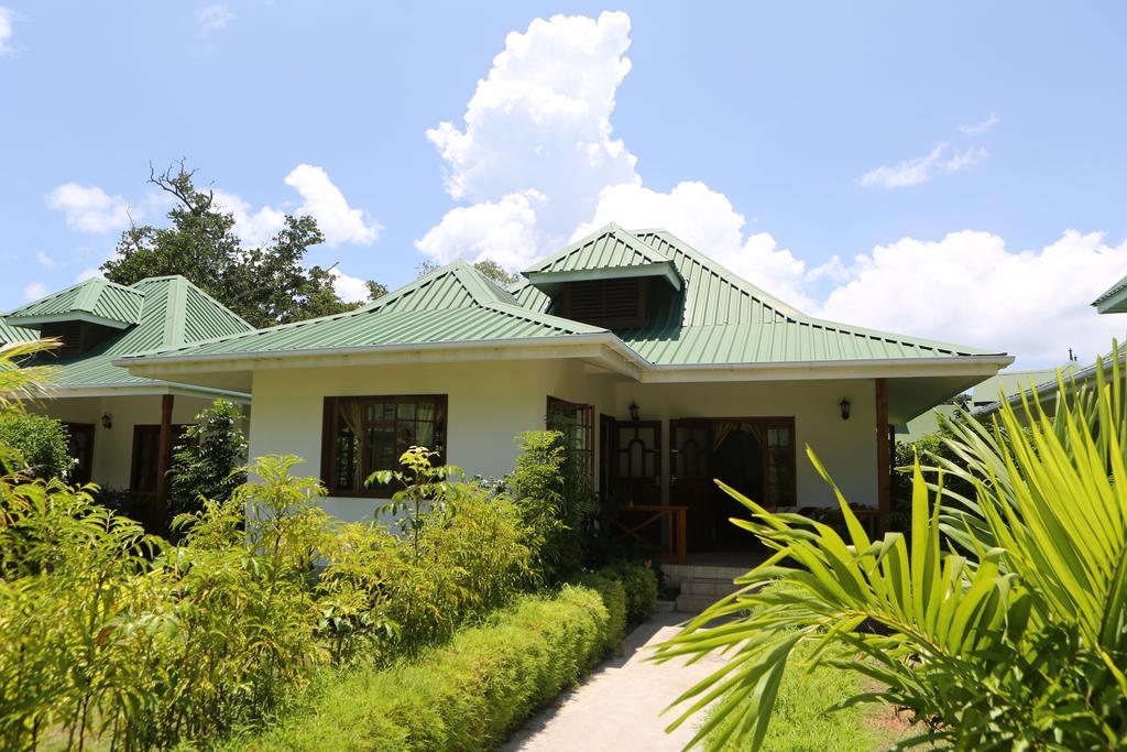 Le Surmer Self Catering Chalet La Digue (Ile de)